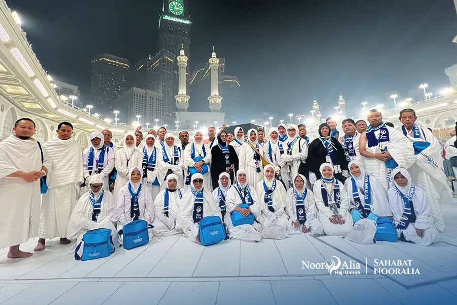 Jamaah di Pelataran Ka'bah